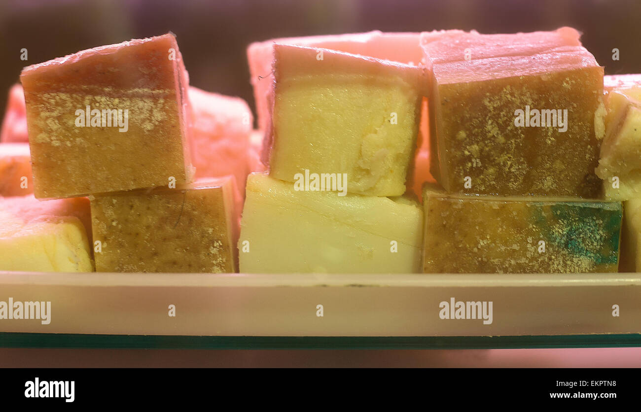 Vecchio asciugare i pezzi di carne di maiale salata grasso, Estremadura, Spagna Foto Stock