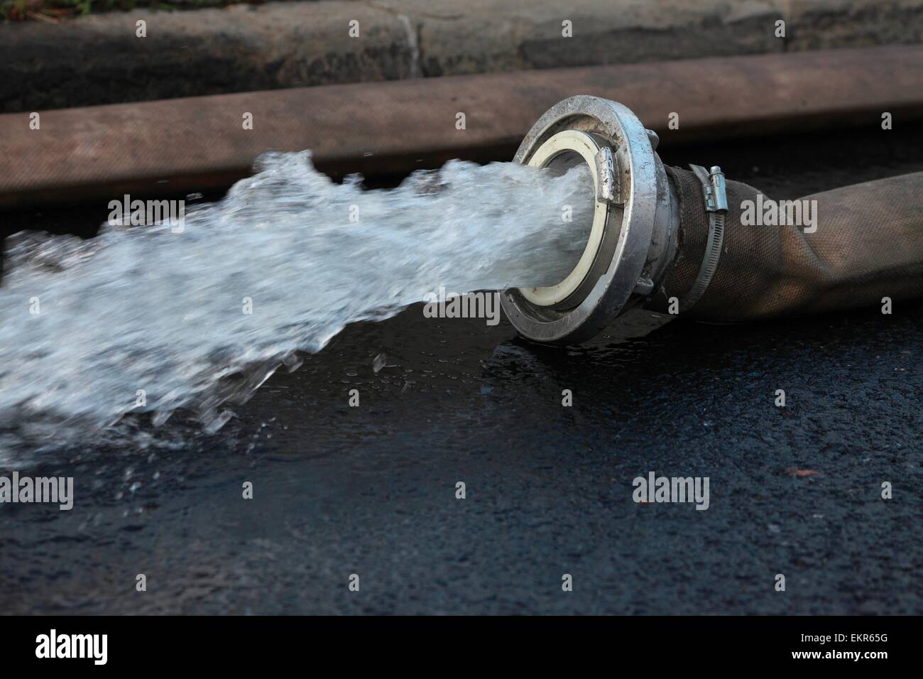 Pompaggio dell'acqua Foto Stock