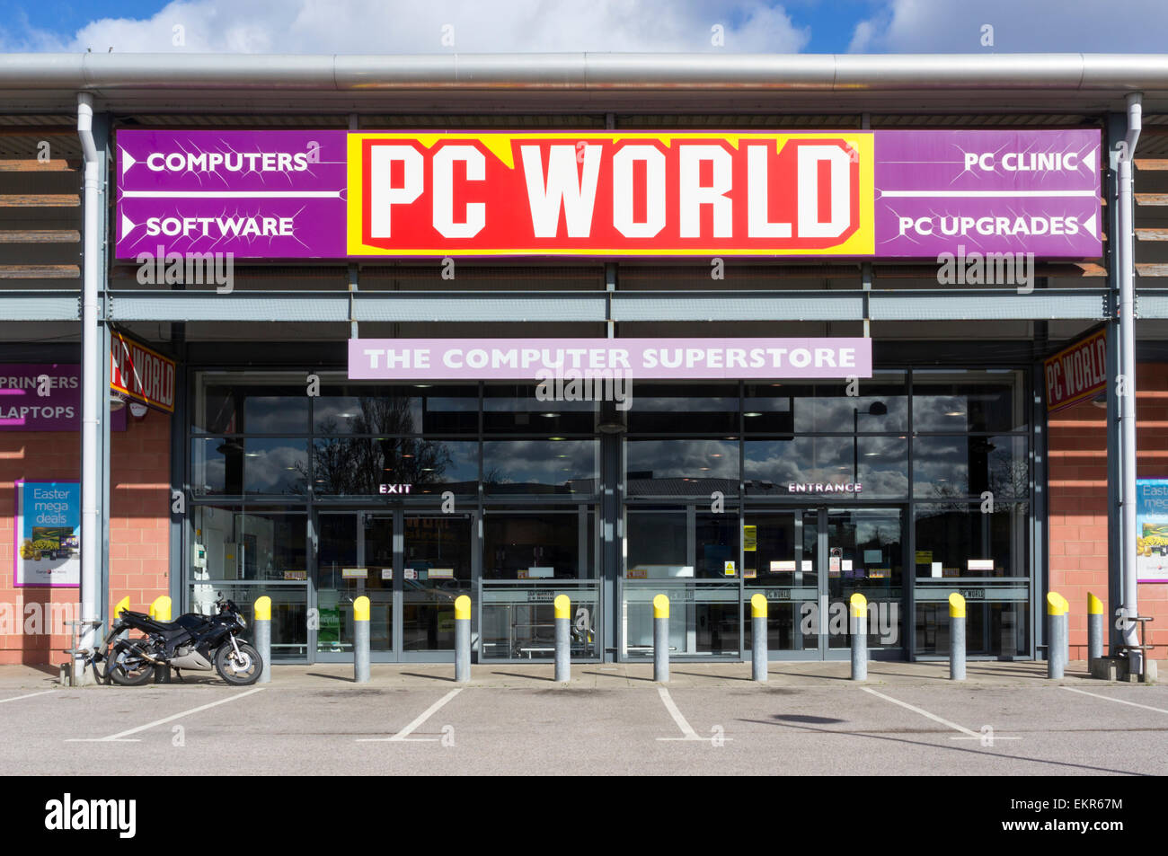 Il ramo di PC World at Ravensbourne Retail Park in Catford, a sud di Londra. Foto Stock