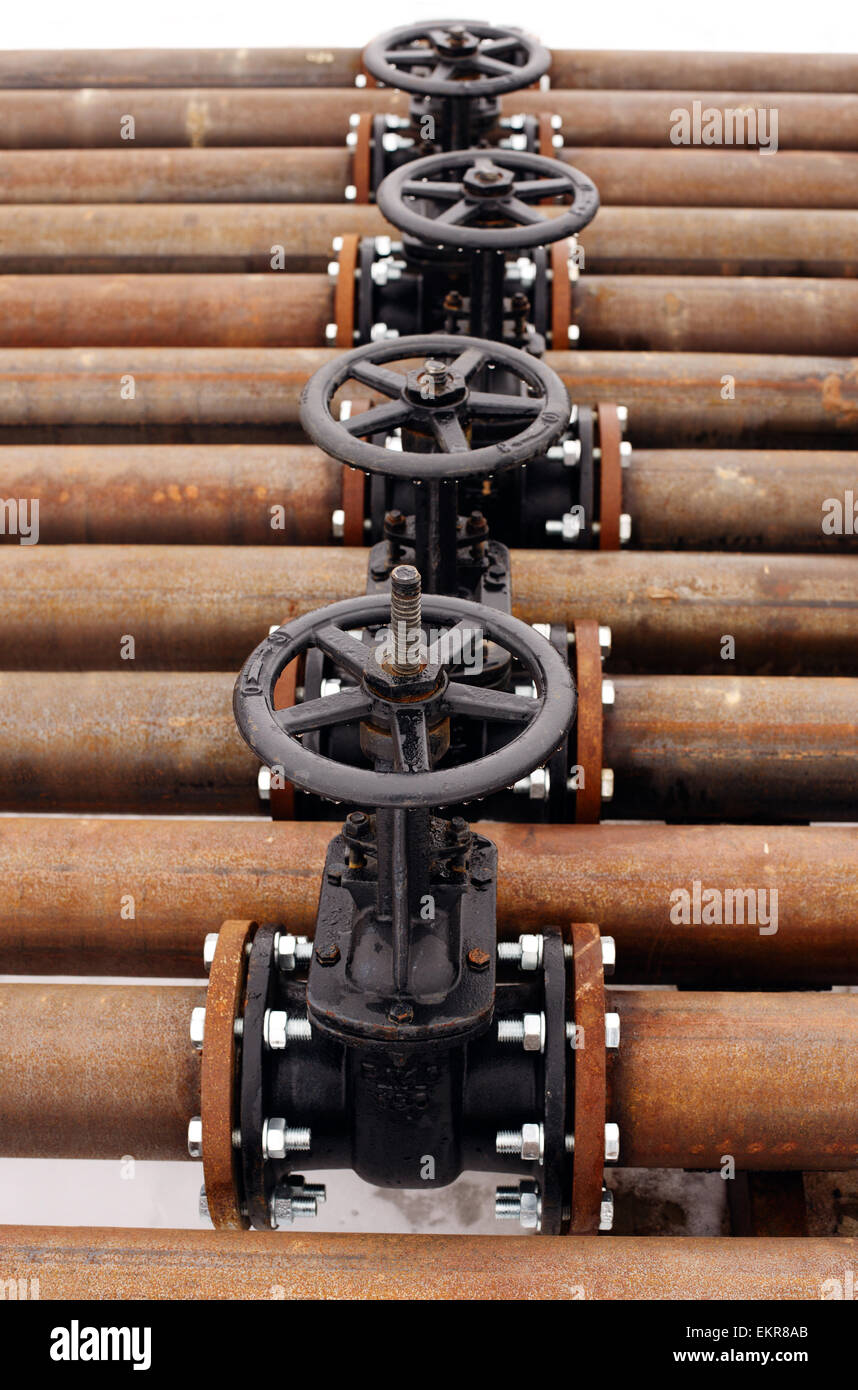 Olio e gas pipeline valvole su una tubazione Foto Stock