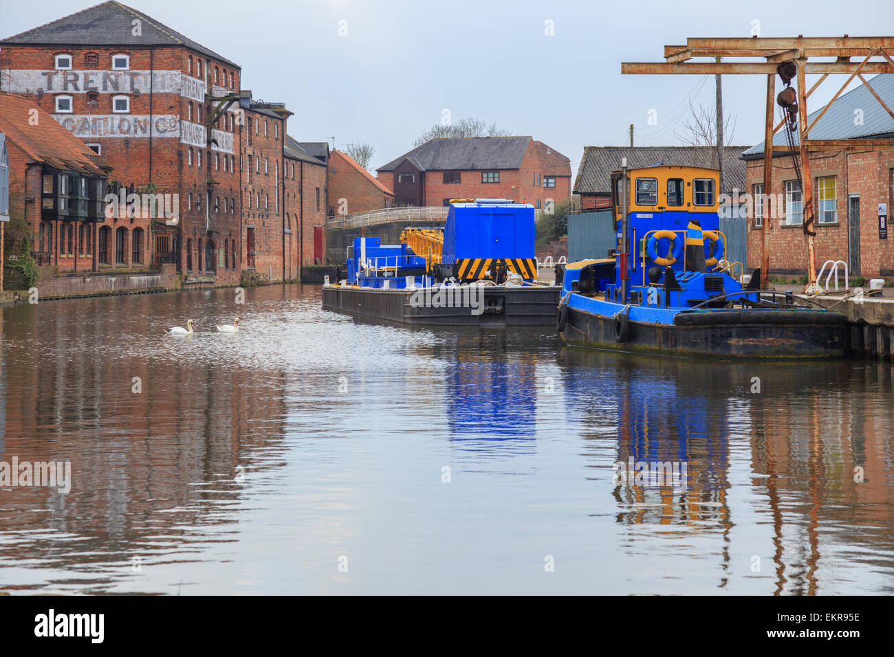 Sul canale e sul fiume fiducia chiatte lavoro Newark - Trento Nottinghamshire England Regno Unito Foto Stock