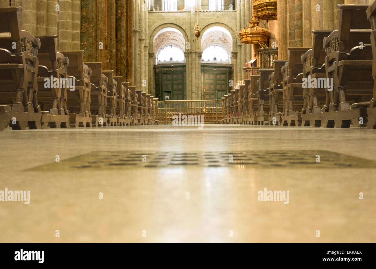 Un luminoso corridoio laterale della Cattedrale di Santiago de Compostela Foto Stock