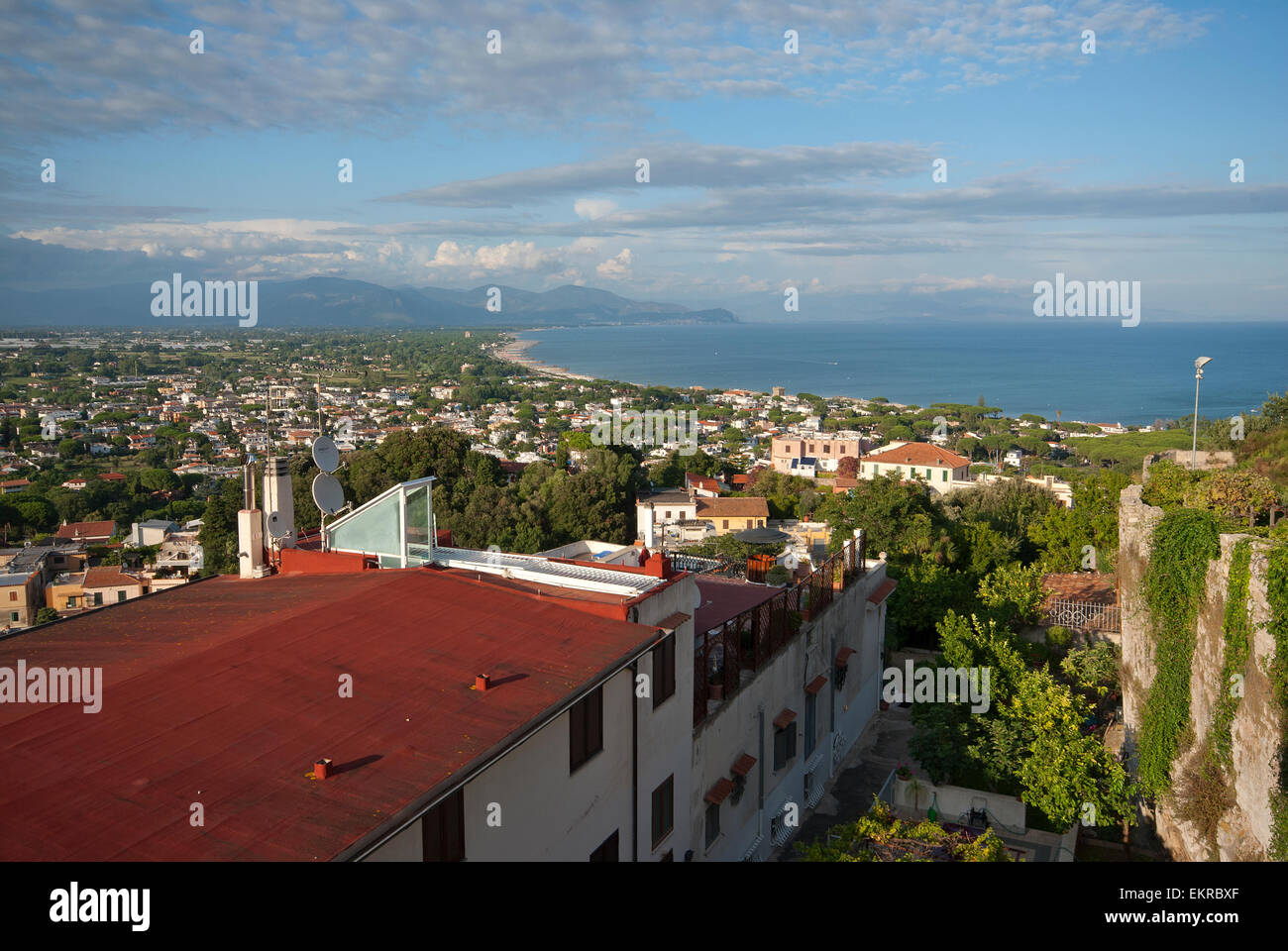 San Felice Circeo, vista dal villaggio (sul retro i Monti Ausoni), Lazio, Italia Foto Stock