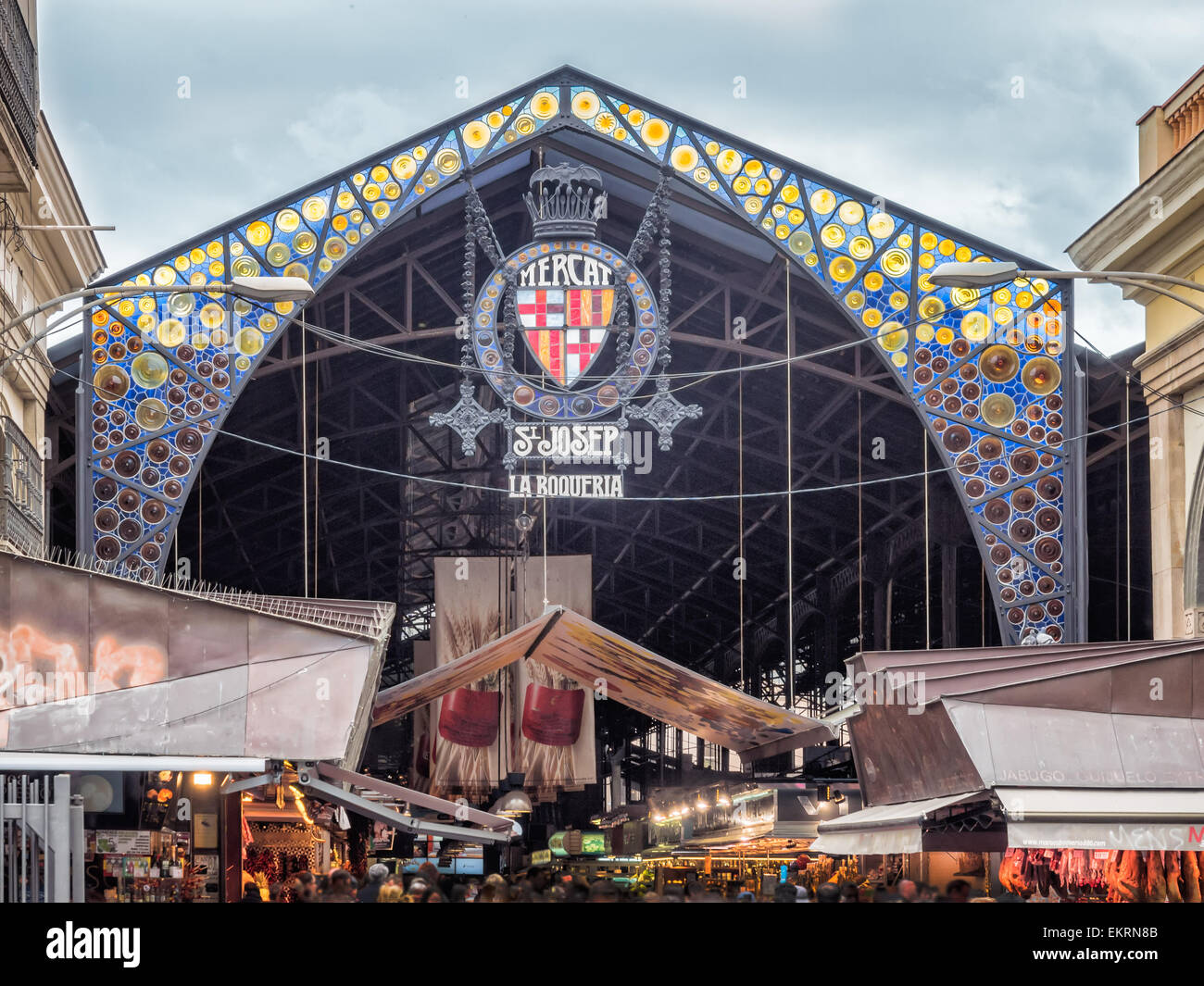 Cancello principale sul mercato La Boqueria a Barcellona, Spagna Foto Stock