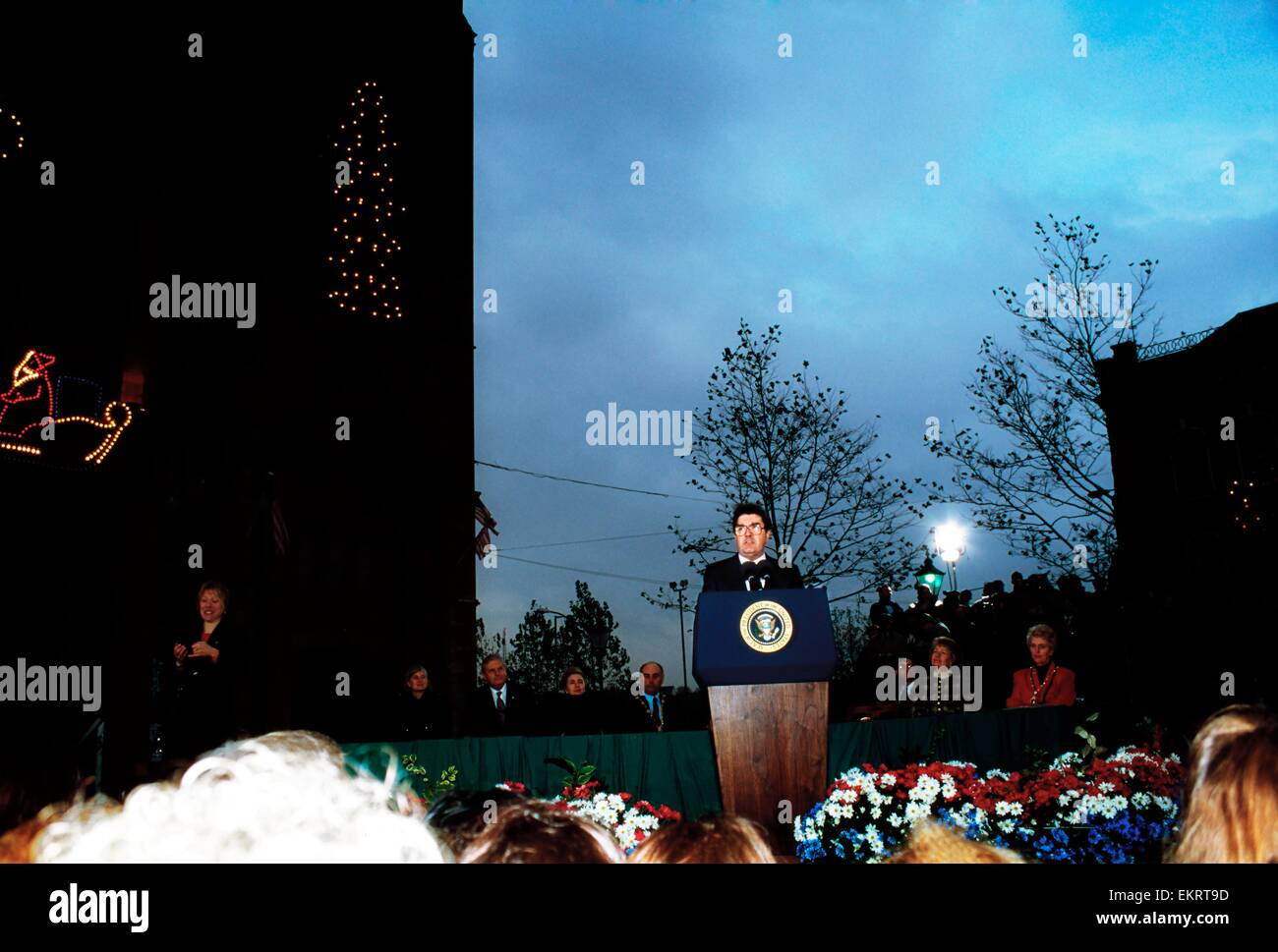 Guildhall, Derry, Co Derry, Irlanda; John Hume accoglie il Presidente Bill Clinton nel 1995 Foto Stock