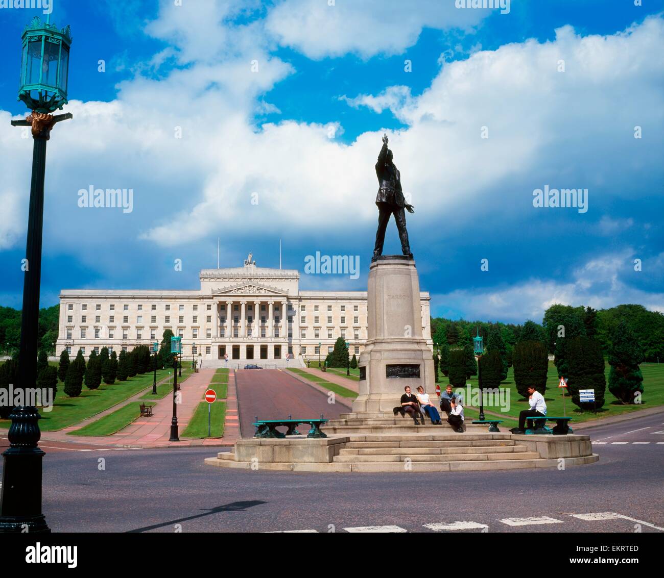 Stormont,Belfast,Co Antrim, Irlanda del Nord;statua e esterno dell'edificio Foto Stock
