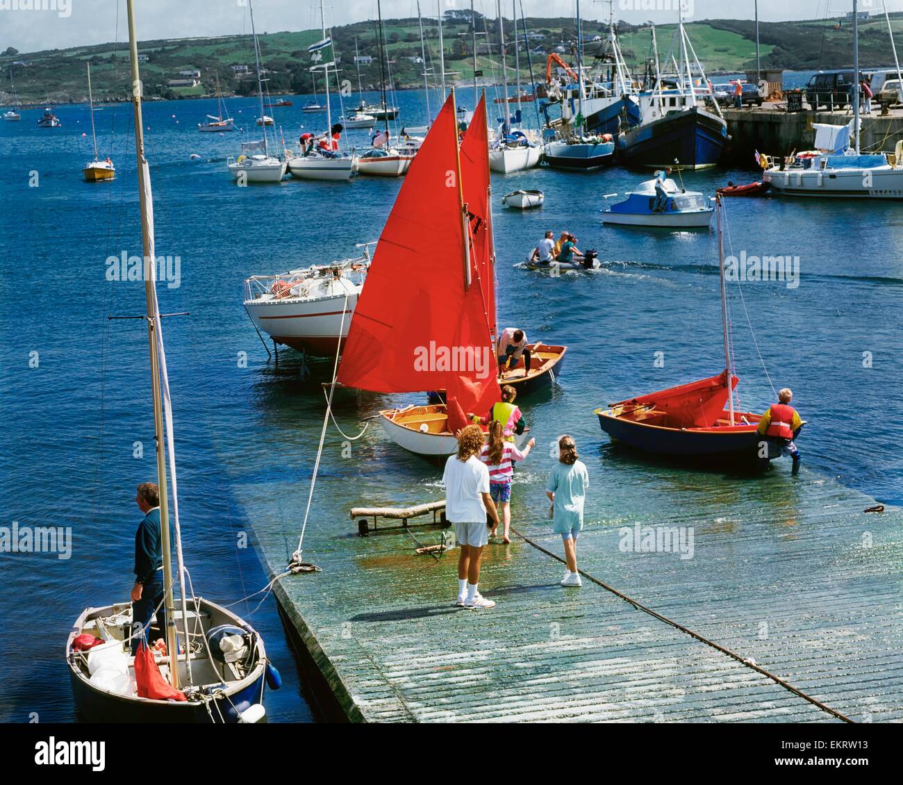 Barca a vela, Schull Harbour, Co Cork, Irlanda Foto Stock