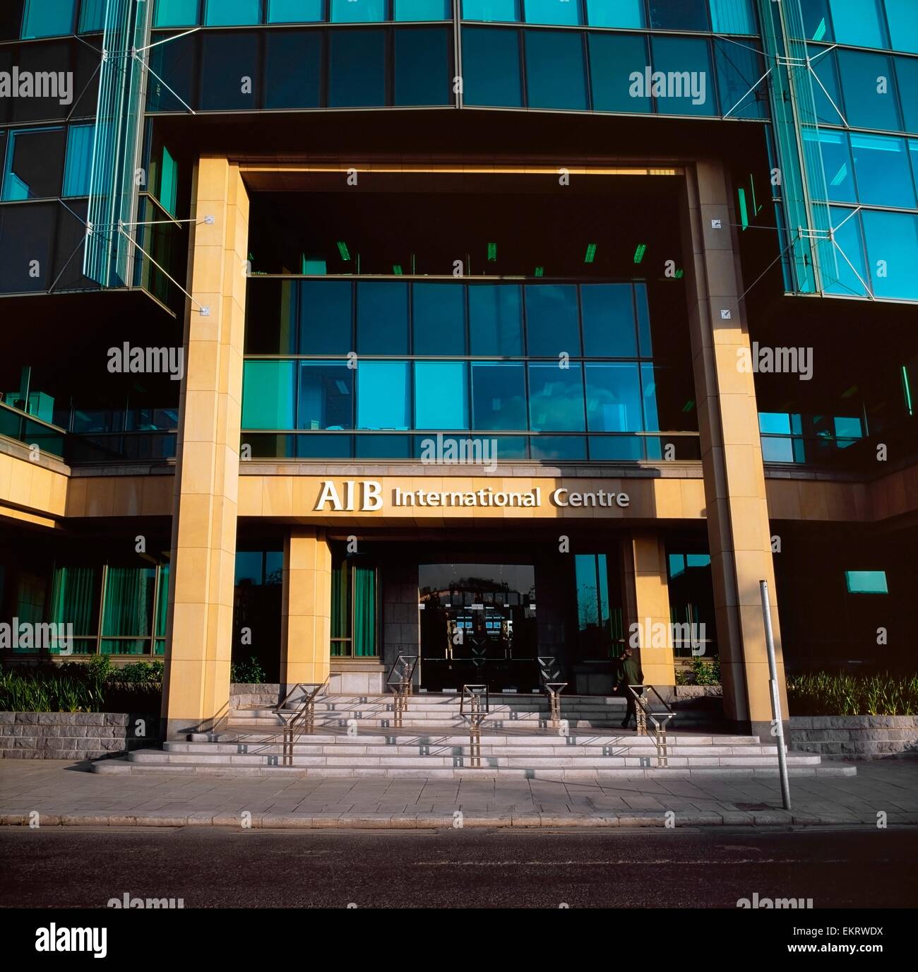 La città di Dublino, Co, Dublino, Irlanda Custom House Centro finanziario dal fiume Liffey Foto Stock