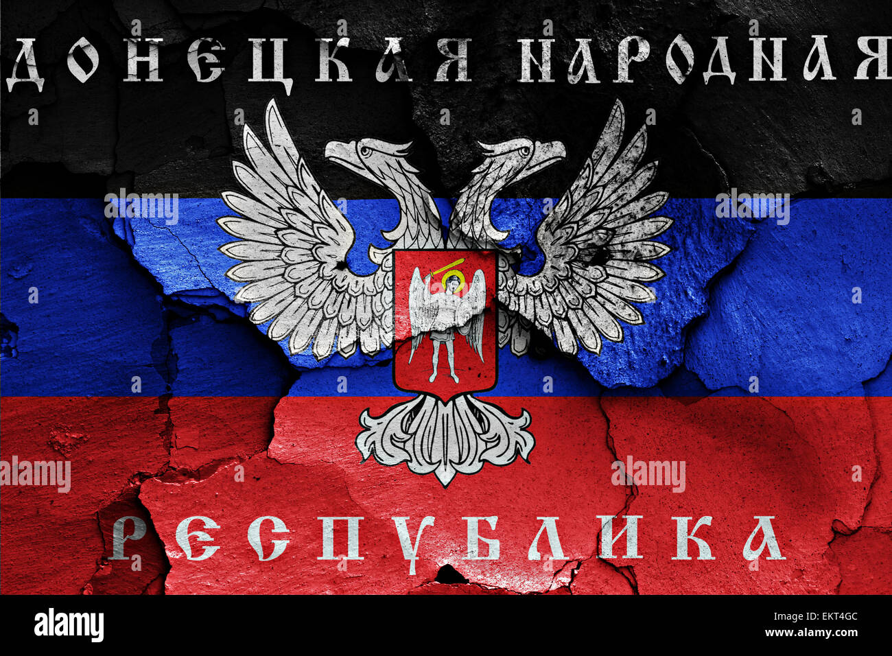 Bandiera di Donetsk popoli Repubblica dipinta sulla parete incrinato Foto Stock