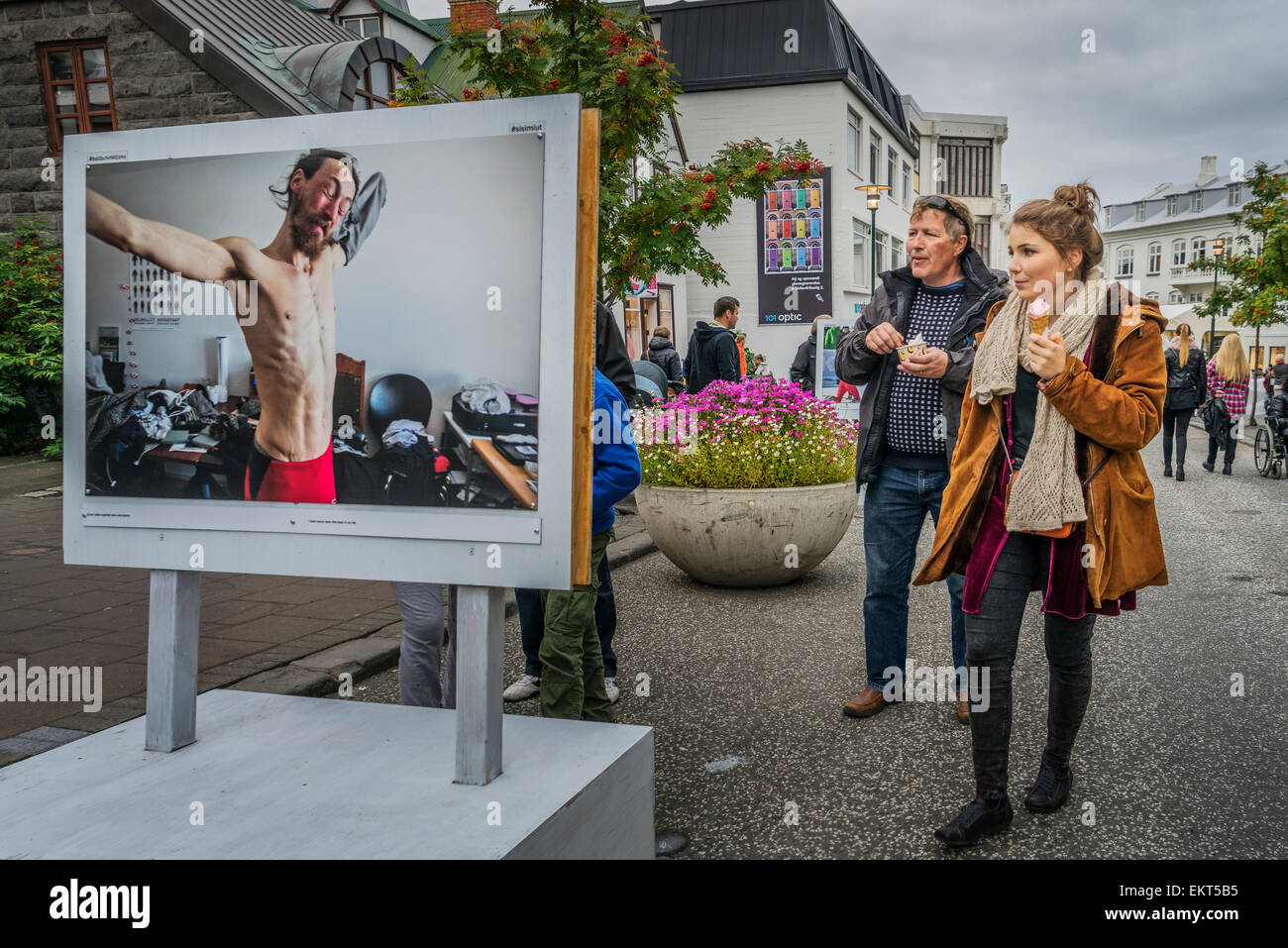Outdoor mostra fotografica. Annuale di fine estate festival-Festival Culturale (Menningarnott), Reykjavik, Islanda Foto Stock