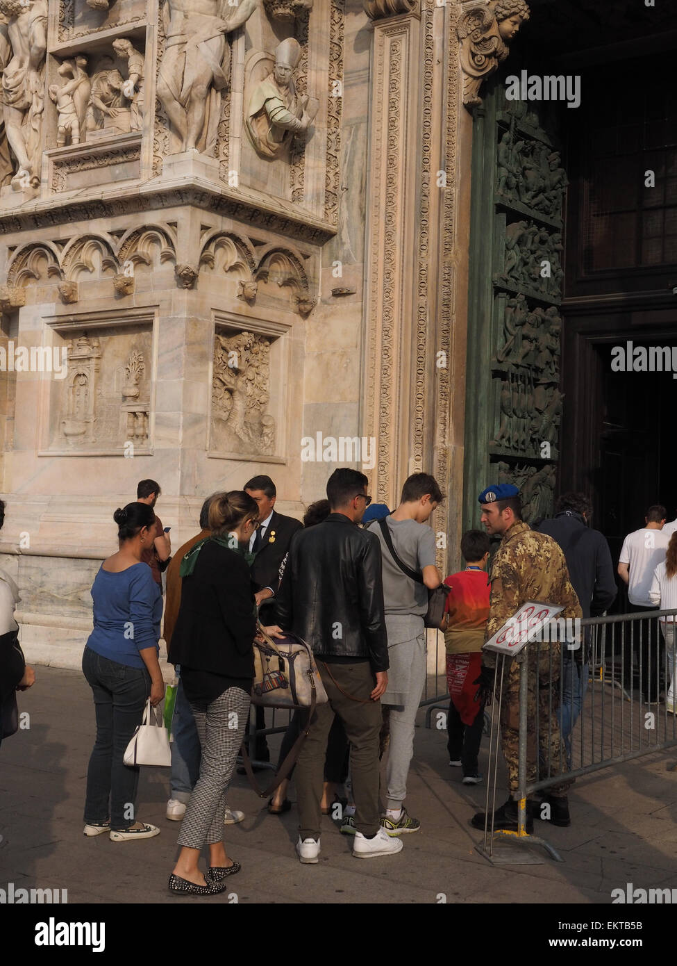 Il controllo di sicurezza, Duomo, a cupola, Milano, Lombardia, Italia, Europa Foto Stock