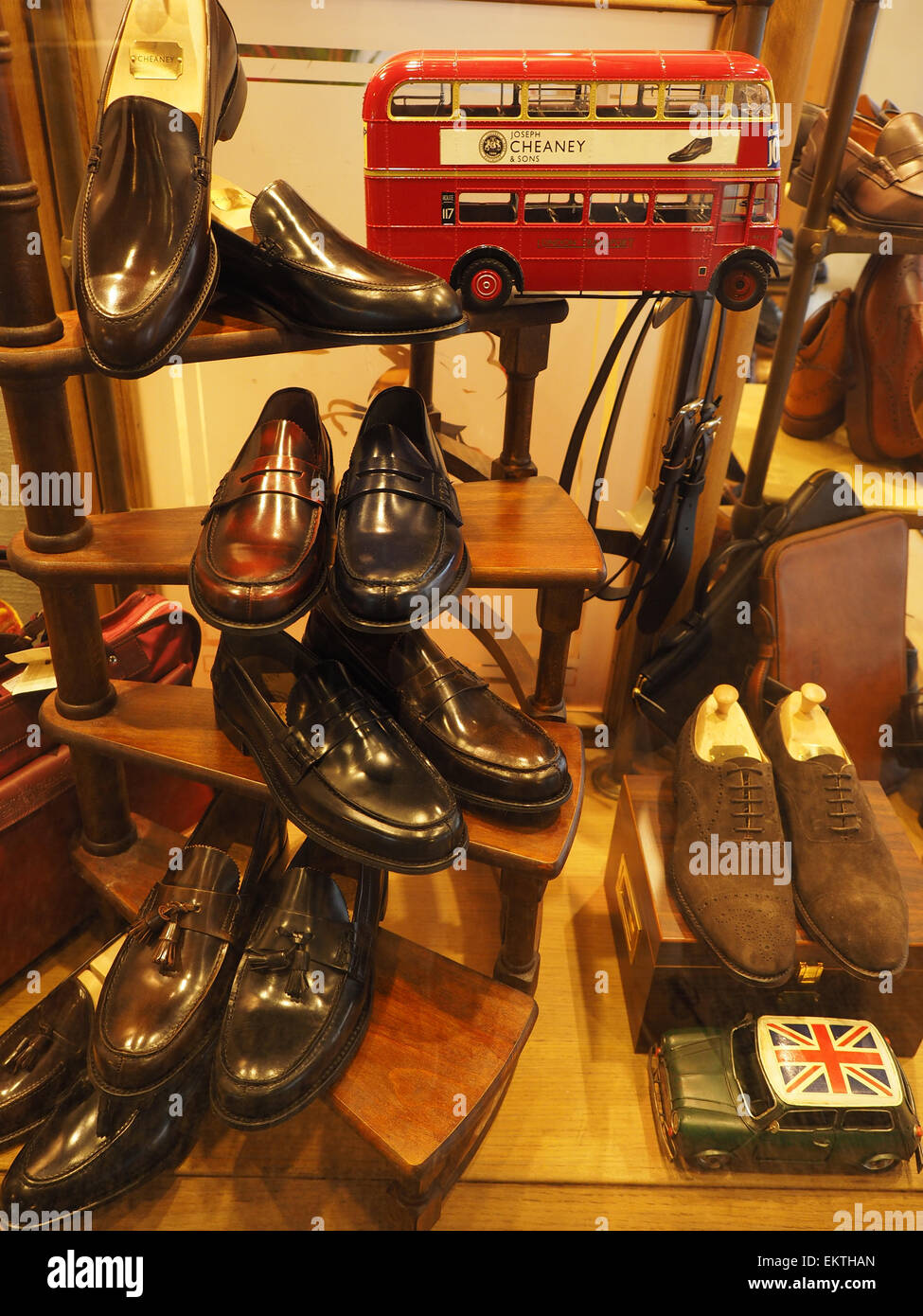 negozio scarpe via solferino milano