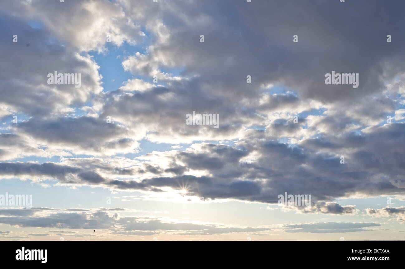 Sfondo con cielo nuvoloso Foto Stock