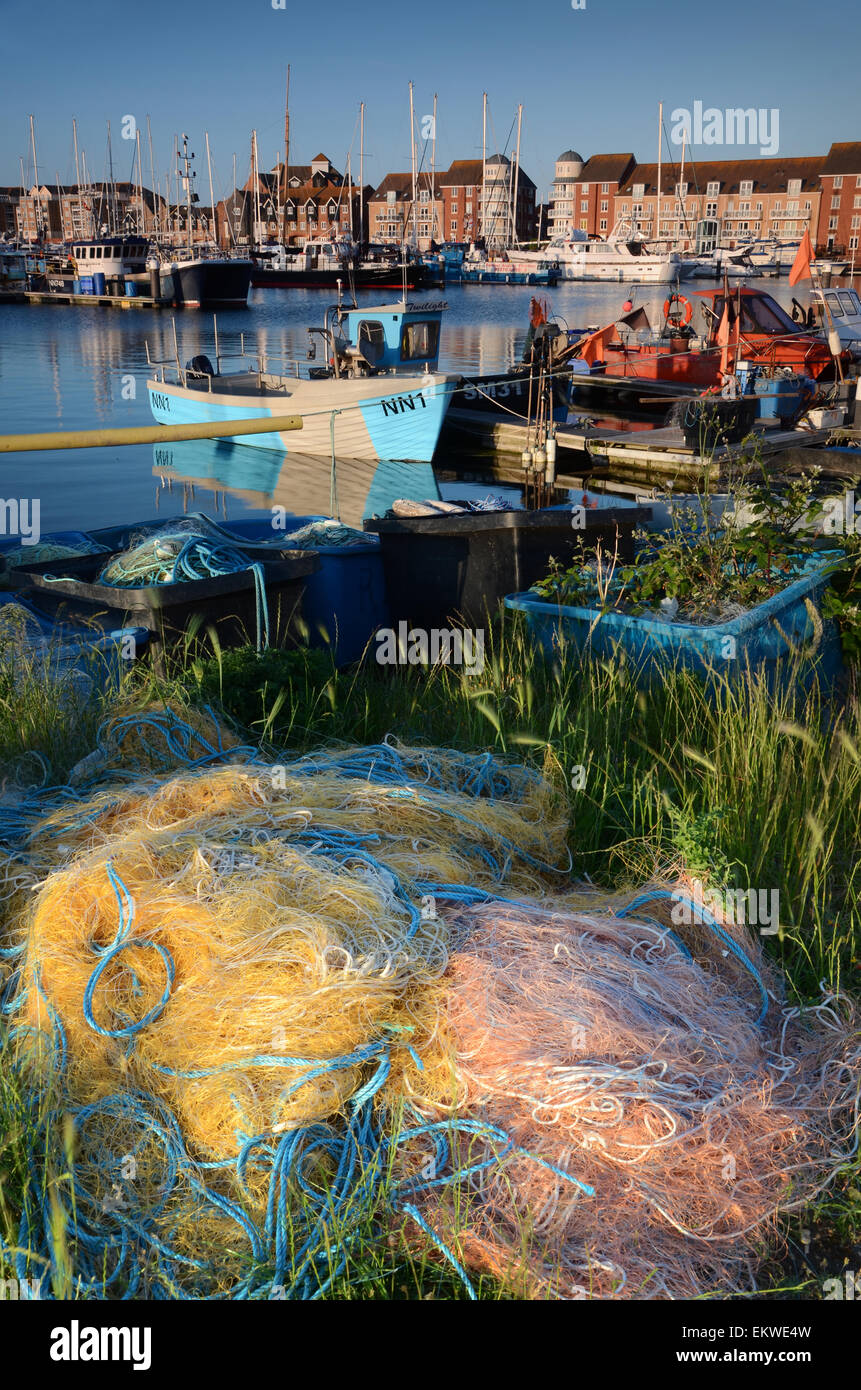 Interessanti i colori pastello al sovrano Marina, Eastbourne. Foto Stock