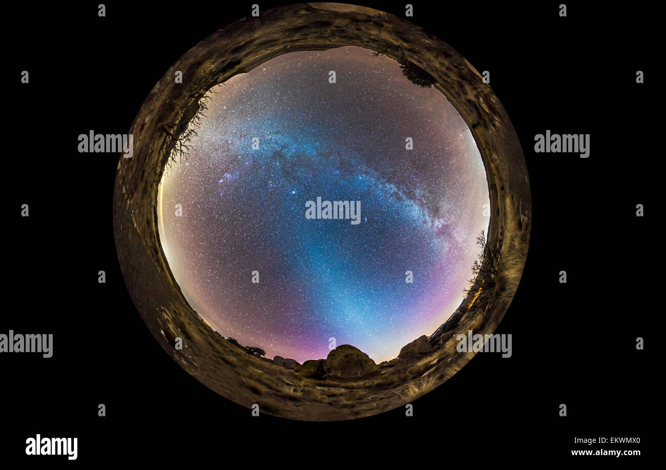 16 gennaio 2015 - un grado 360 fish-eye panorama del Nuovo Messico del cielo della sera, mostrando la luce zodiacale che sorge fuori di noi Foto Stock
