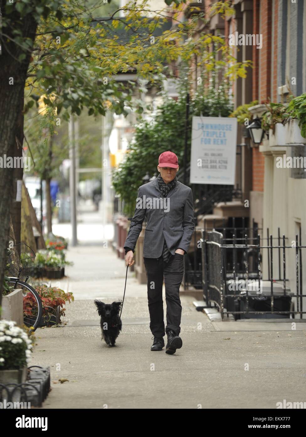 Michael C Hall a piedi il suo cane in Soho con: Michael C Hall dove: Manhattan, New York, Stati Uniti quando: 10 Ott 2014 Foto Stock