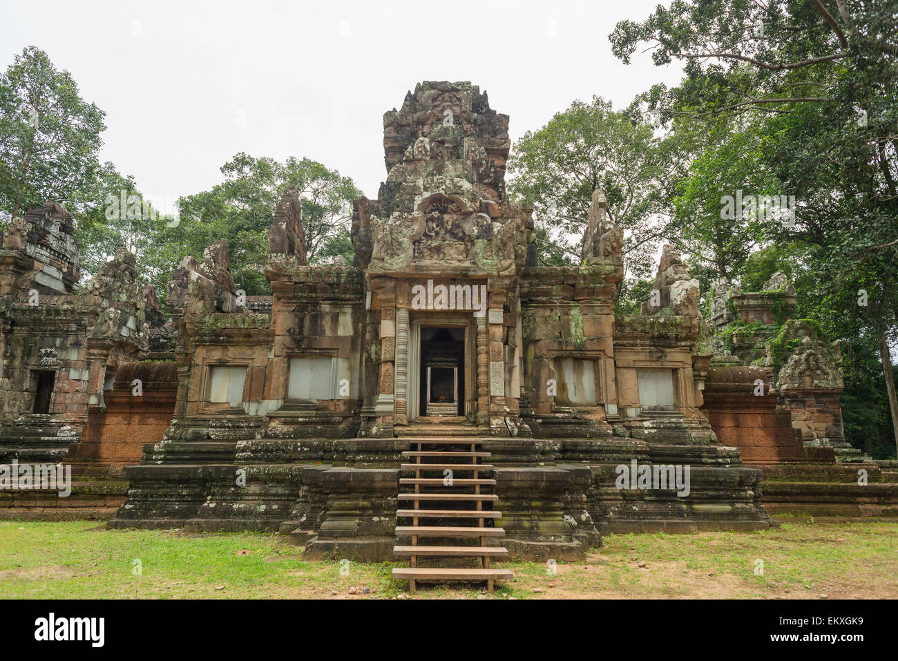 Tempio di Phimeanakas, costruito nel decimo secolo da Rajendravarman e dopo ricostruita da Suryavarman II, Angkor; Siem Reap, Cambogia Foto Stock