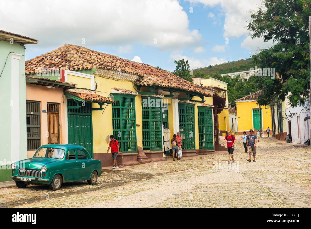 Cuba Trinidad città vecchia casa ora tourist shop store green Ford popolare Foto Stock