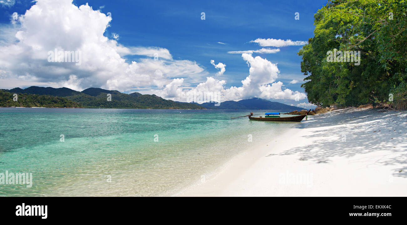 Bellissima laguna e spiaggia di sabbia bianca Foto Stock