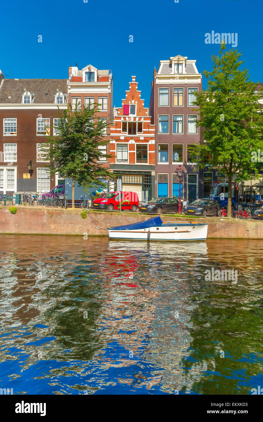Canali di Amsterdam e case tipiche, Holland, Paesi Bassi. Foto Stock