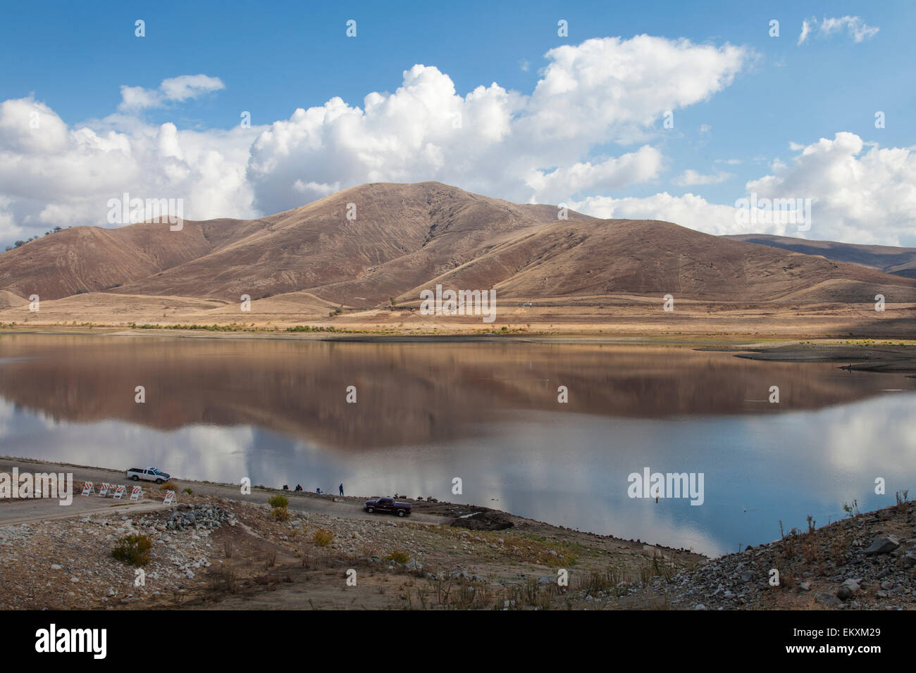 Il lago di successo è un serbatoio e diga lungo il fiume Tule e fornisce acqua alla vicina Porterville, Tulare County, California Foto Stock