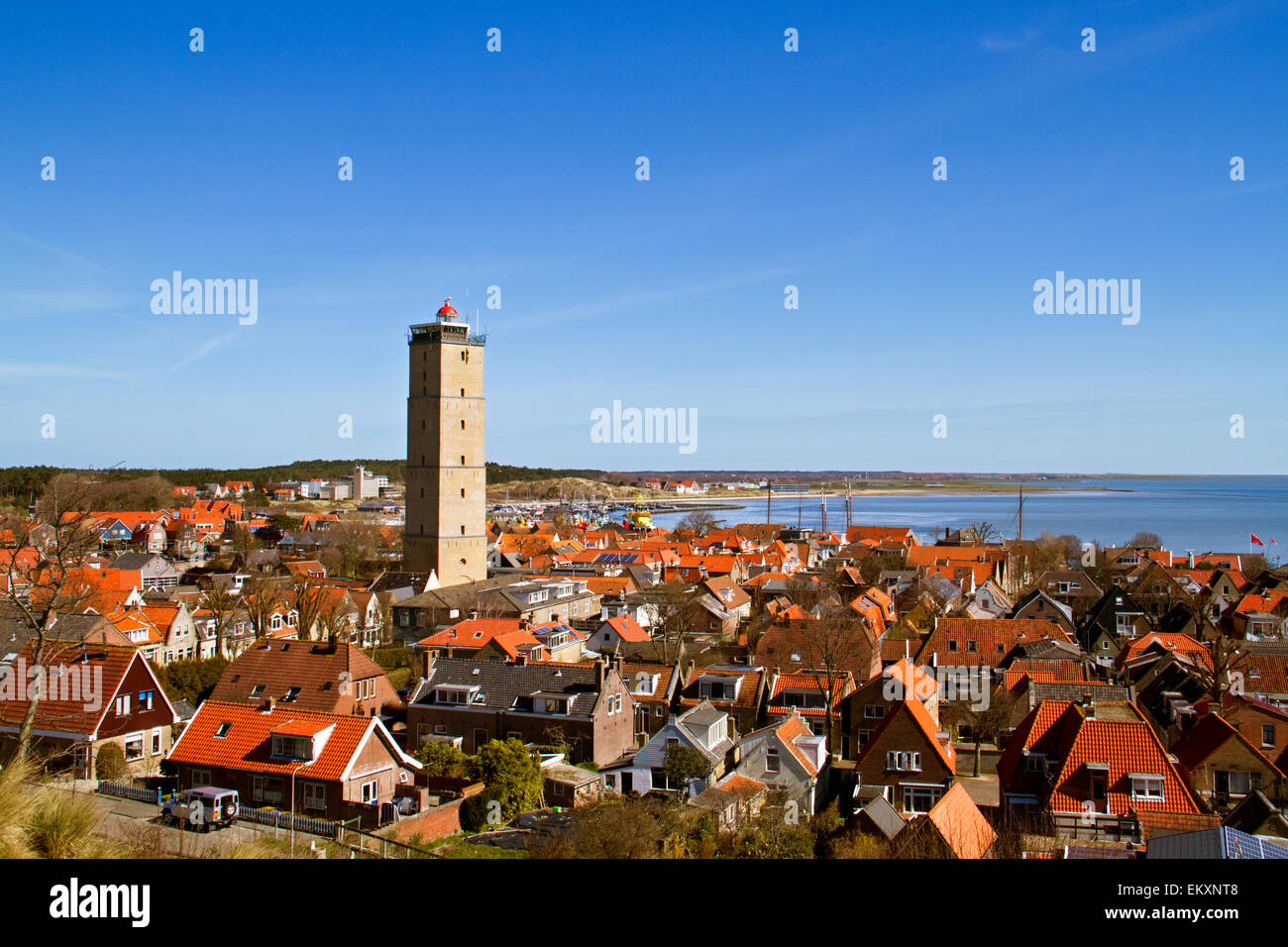 Vecchio Vecchio faro in un piccolo villaggio sull'isola di Terschelling in Olanda sull isola di Terschelling nei Paesi Bassi Foto Stock