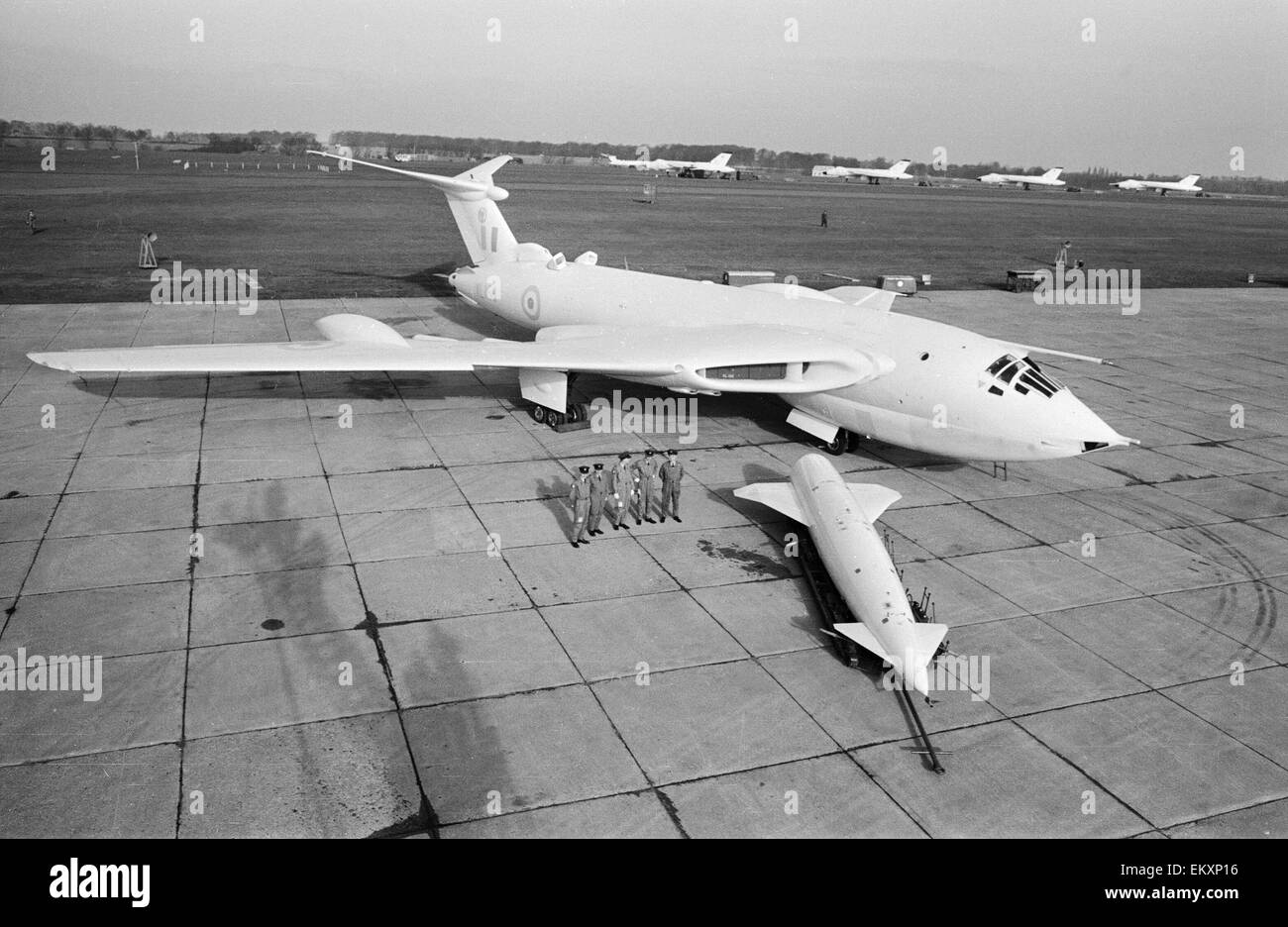 Victor Bombardiere con Thor missile. 1964 Foto Stock