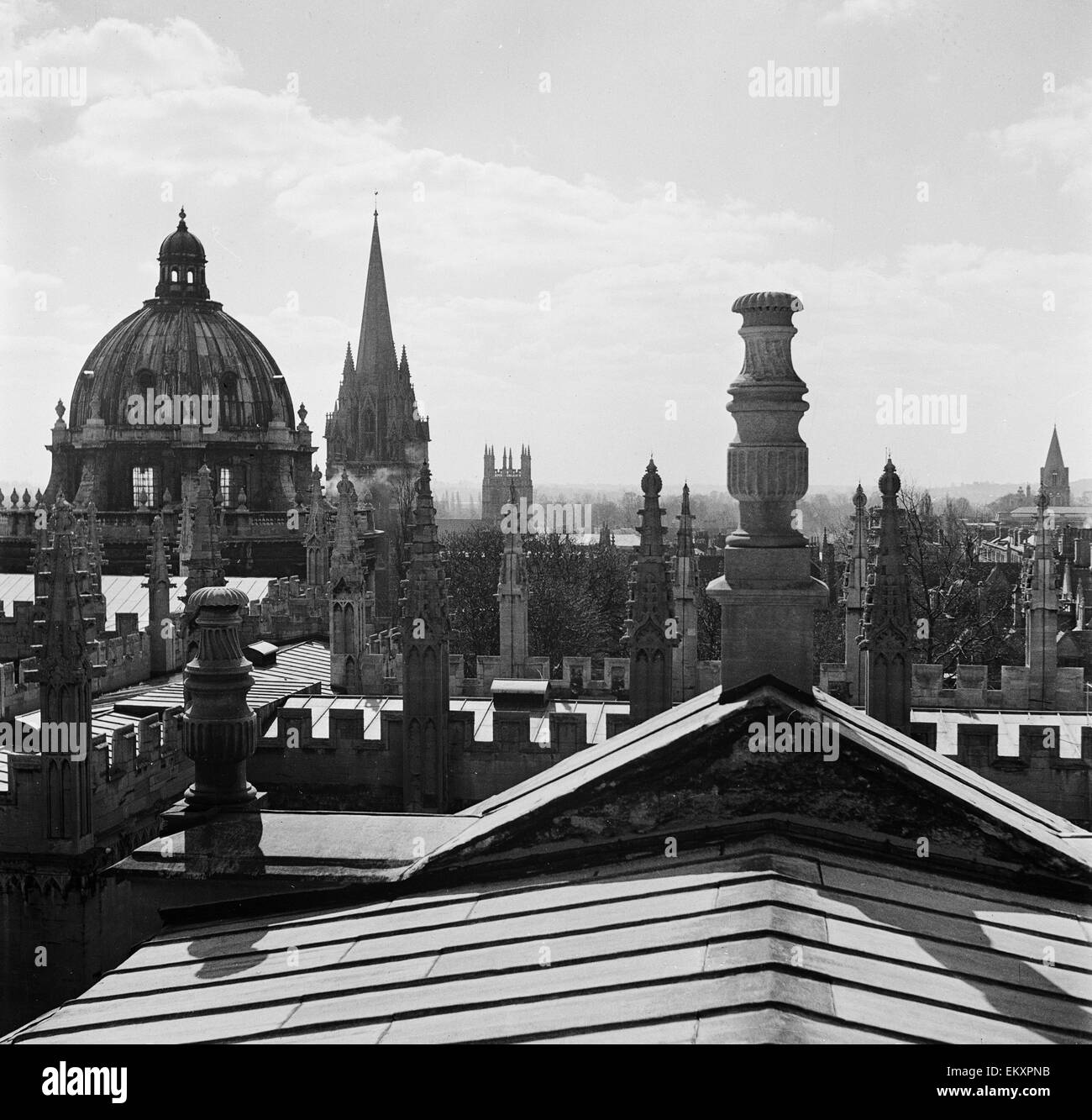 Una generale vista sui tetti di Oxford. Circa 1950. Foto Stock