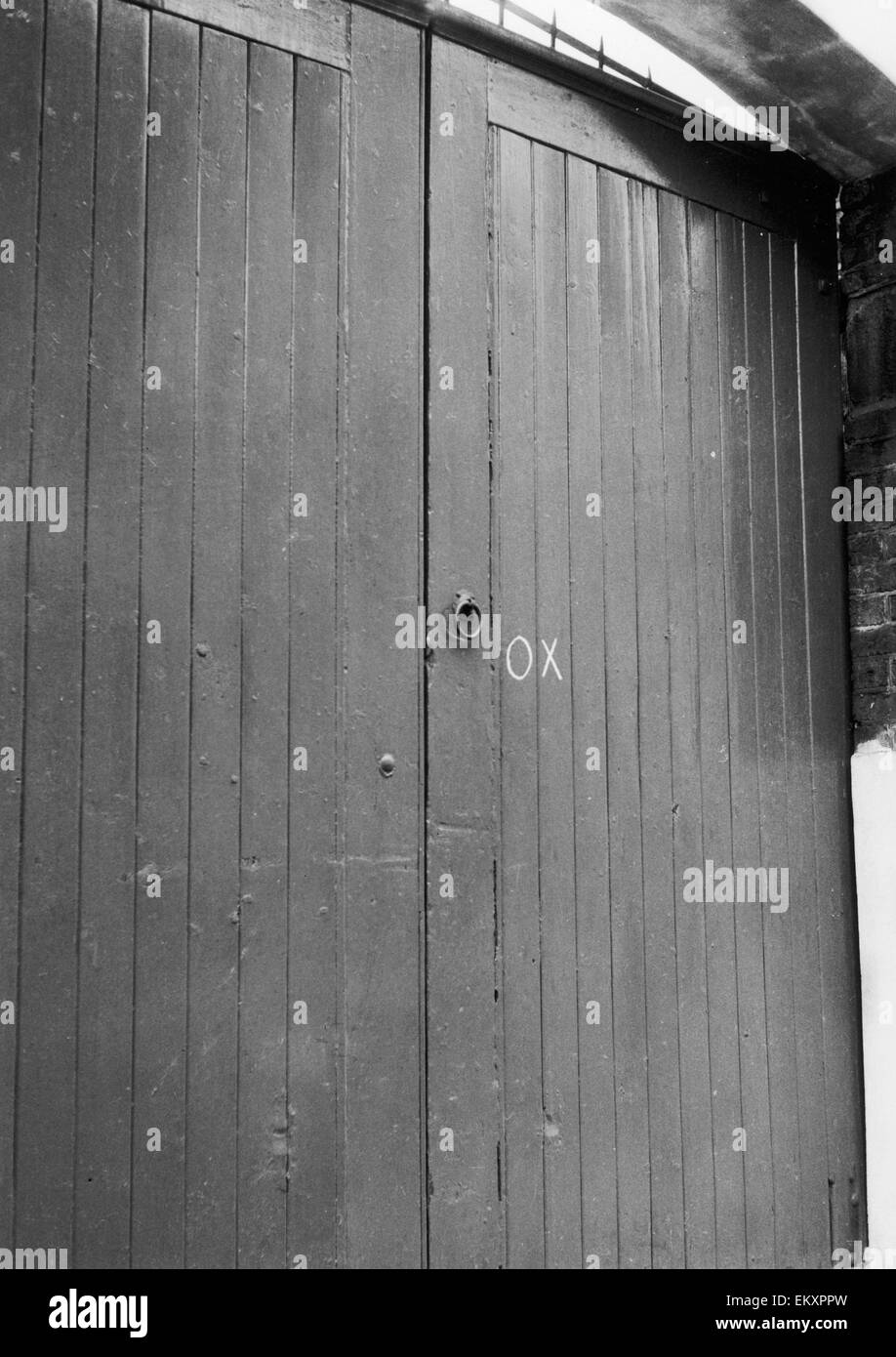 Segni di codice disegnato su un convento porta che dava spy Harry Houghton determinate informazioni. Portland Spy anello. c.1956 Foto Stock