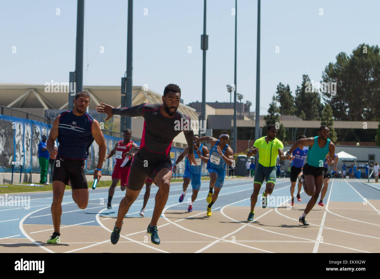 Ex campione americano sprinter Tyson Gay in esecuzione in 4 x100m relè presso il 2015 Rafer Johnson/Joyner-Kersee Jackie invitare Foto Stock