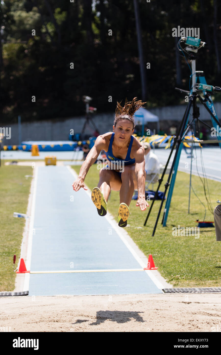 Maurren Maggi un atleta brasiliano che ha vinto medaglia d'oro olimpica nel salto in lungo 2008. Qui concorrenti nel 2015 presso la UCLA RJ/JJK soddisfare Foto Stock