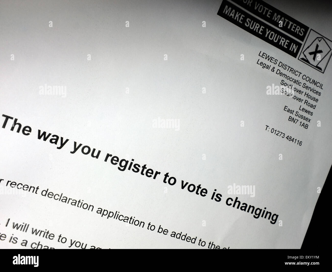 Un elettore del Regno Unito form di registrazione inviato da Lewes consiglio del distretto. Foto Stock