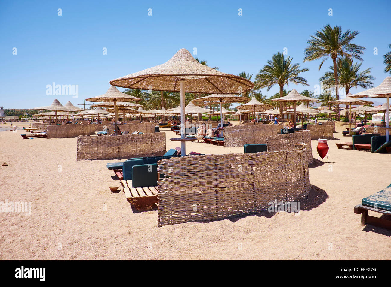La spiaggia lungo il Mare Rosso Stretto di Tiran Sharm el Sheikh Egitto Foto Stock