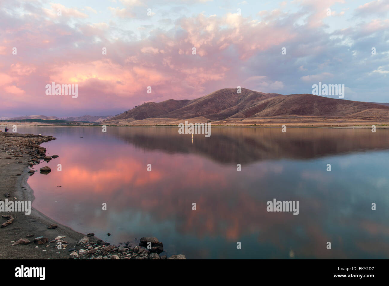 Il lago di successo è un serbatoio e diga lungo il fiume Tule e fornisce acqua alla vicina Porterville, Tulare County, California Foto Stock