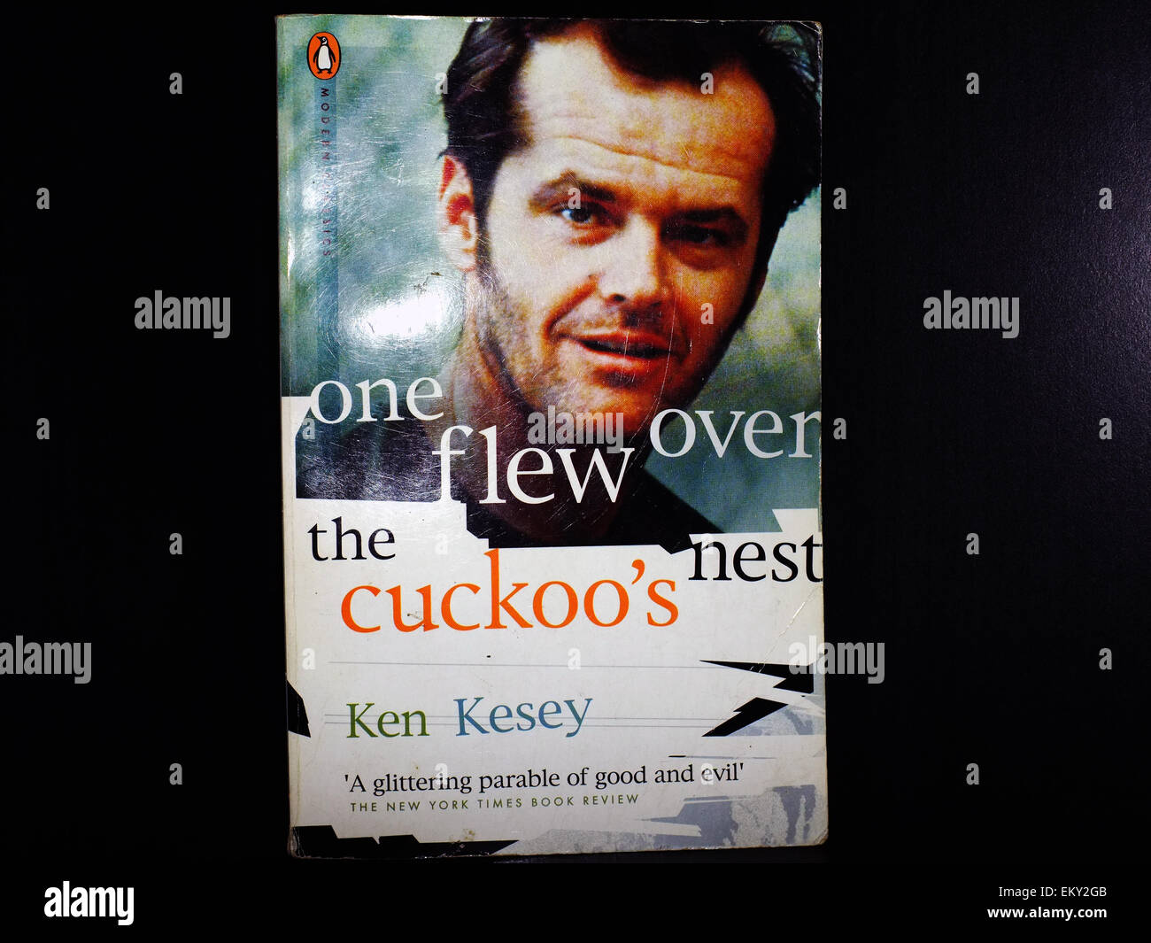 Il coperchio anteriore del libro Uno è volato oltre il cuculo's Nest. Foto Stock