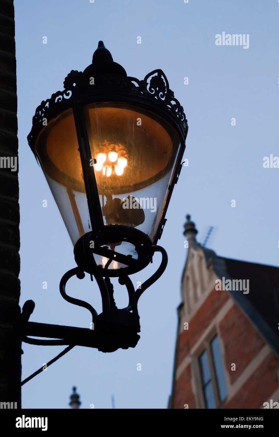 Uno dei 1500 del XIX secolo le lampade a gas ancora in uso a Londra Foto Stock