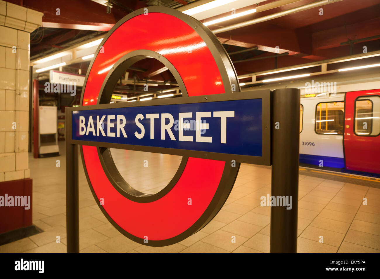 La metropolitana di Londra segno alla stazione di Baker Street, Londra Foto Stock