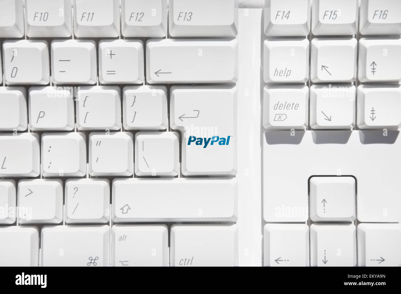 Calcolatore bianco tastiera con il logo Visa sul tasto di ritorno Foto Stock