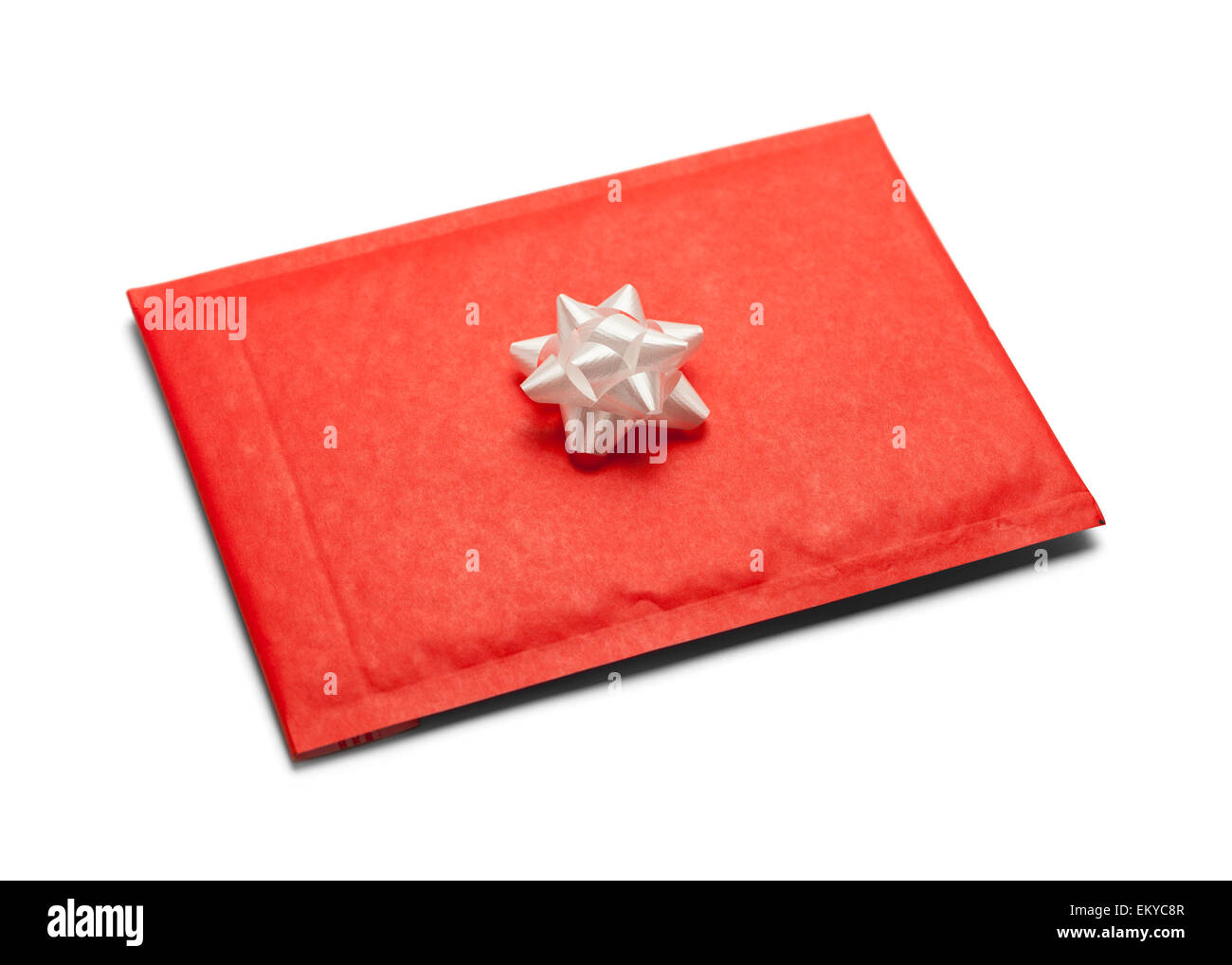 Lettera di Natale pacchetto con prua bianco isolato su sfondo bianco. Foto Stock