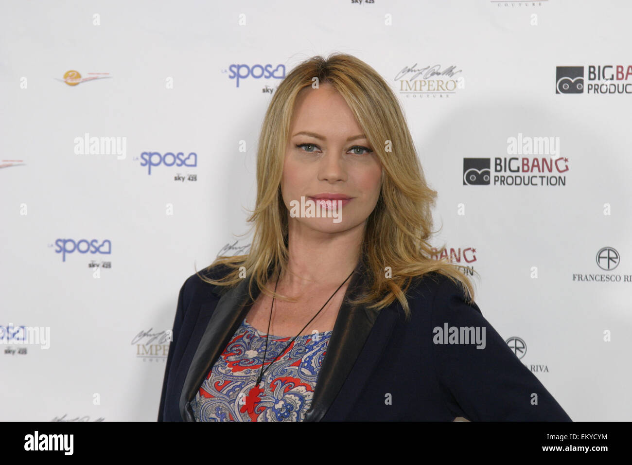 Arzano, Italia. Xiv Apr, 2015. Anna Falchi di Napoli presenta "nozze moda nel mondo", presentato con un cocktail party a Napoli, il nuovo progetto televisivo dell'attrice Anna Falchi, dedicato al mondo della moda e del matrimonio. Credito: Salvatore Esposito/Pacific Press/Alamy Live News Foto Stock