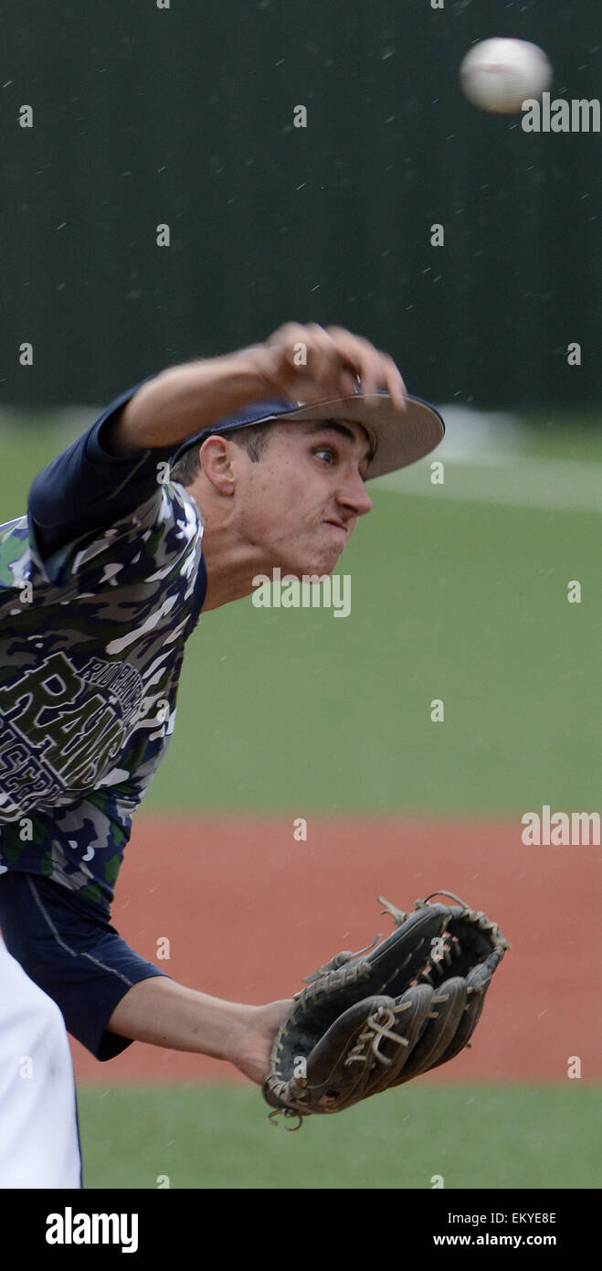 Stati Uniti d'America. Xiv Apr, 2015. Sport -- Rio Rancho's Wyatt Kelley piazzole contro Cleveland durante il gioco a Cleveland martedì 14 aprile, 2015. © Greg assorbitore/Albuquerque ufficiale/ZUMA filo/Alamy Live News Foto Stock