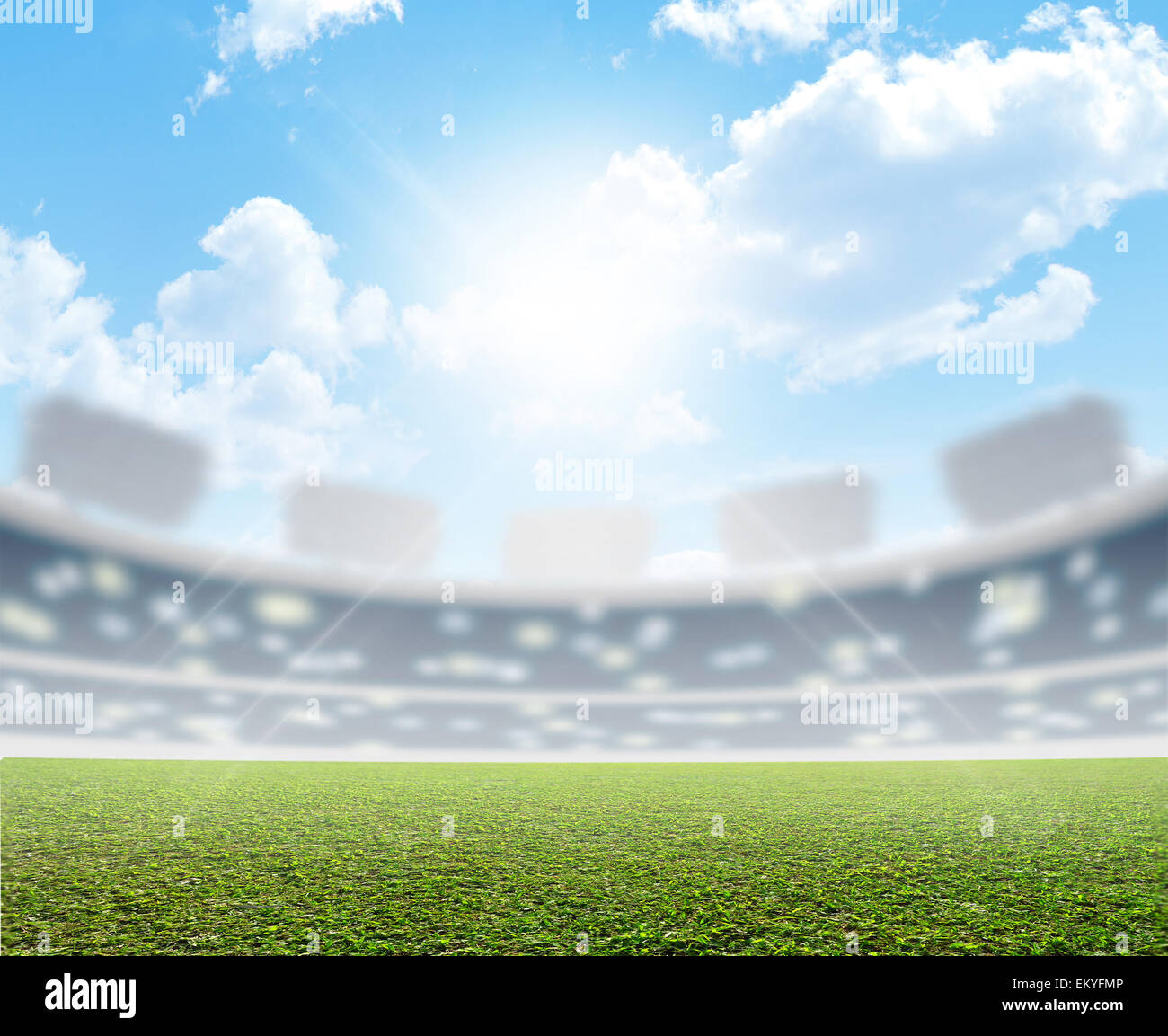 Un generico stadio sportivo con una marcata erba verde passo di giorno sotto un cielo blu Foto Stock