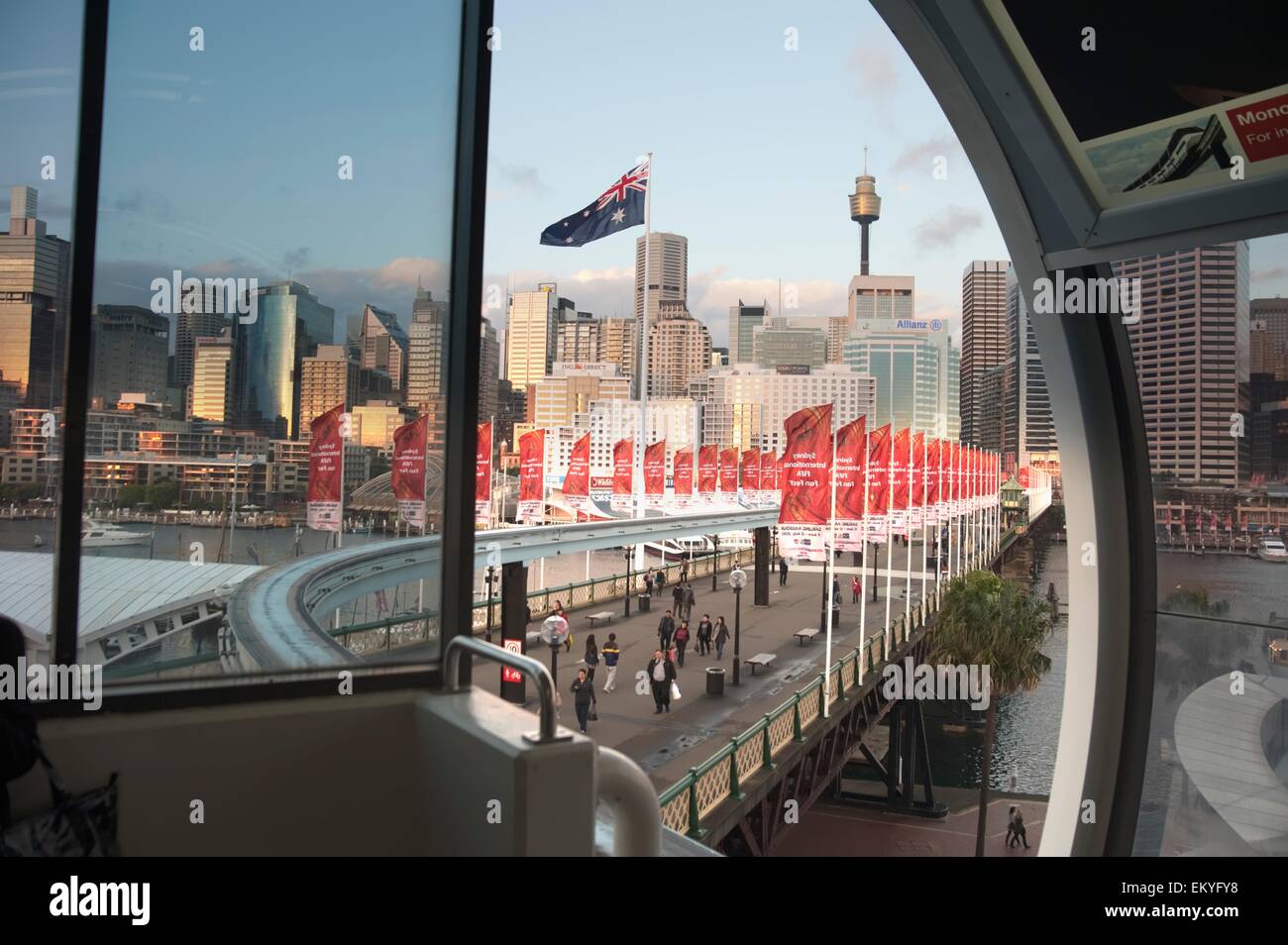 Vista da lo Skytrain nel centro di Sydney, Sydney, Nuovo Galles del Sud, Australia Foto Stock