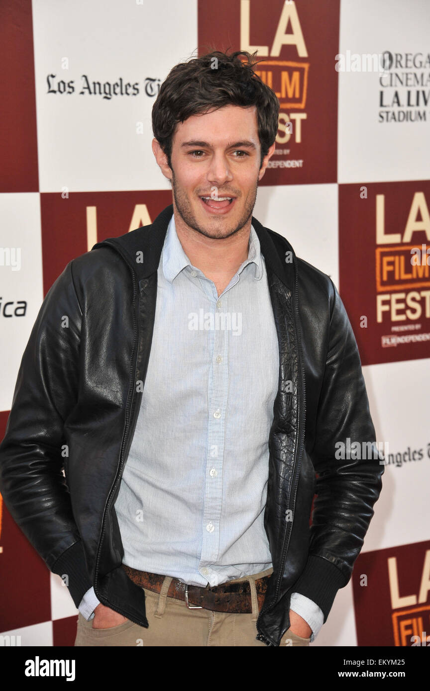 LOS ANGELES, CA - Giugno 19, 2012: Adam Brody alla premiere mondiale del suo film "eeking un amico per la fine del mondo' al Regal Cinemas la Live. Foto Stock