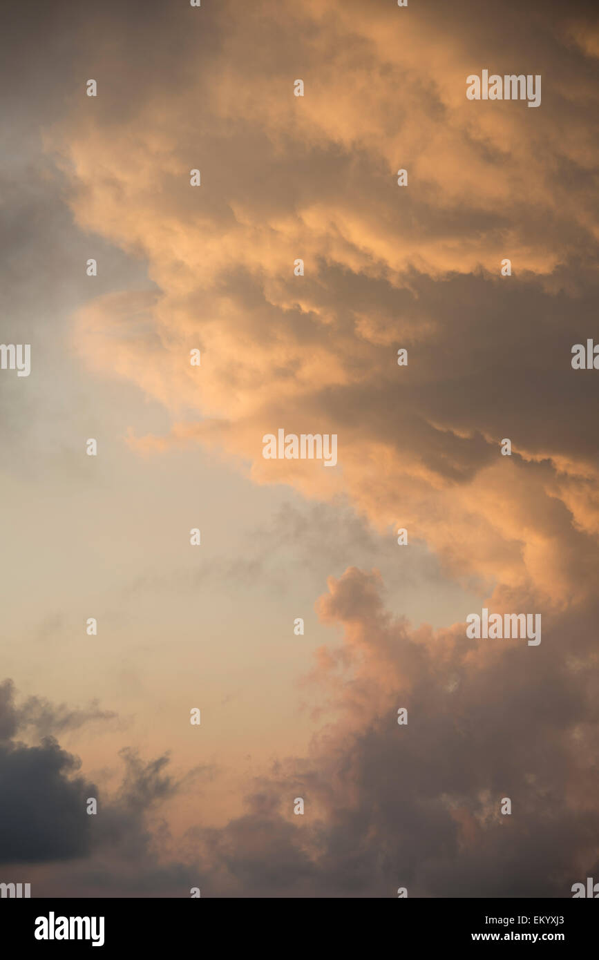 Crepuscolo, nuvole Drammatico, Italia Foto Stock
