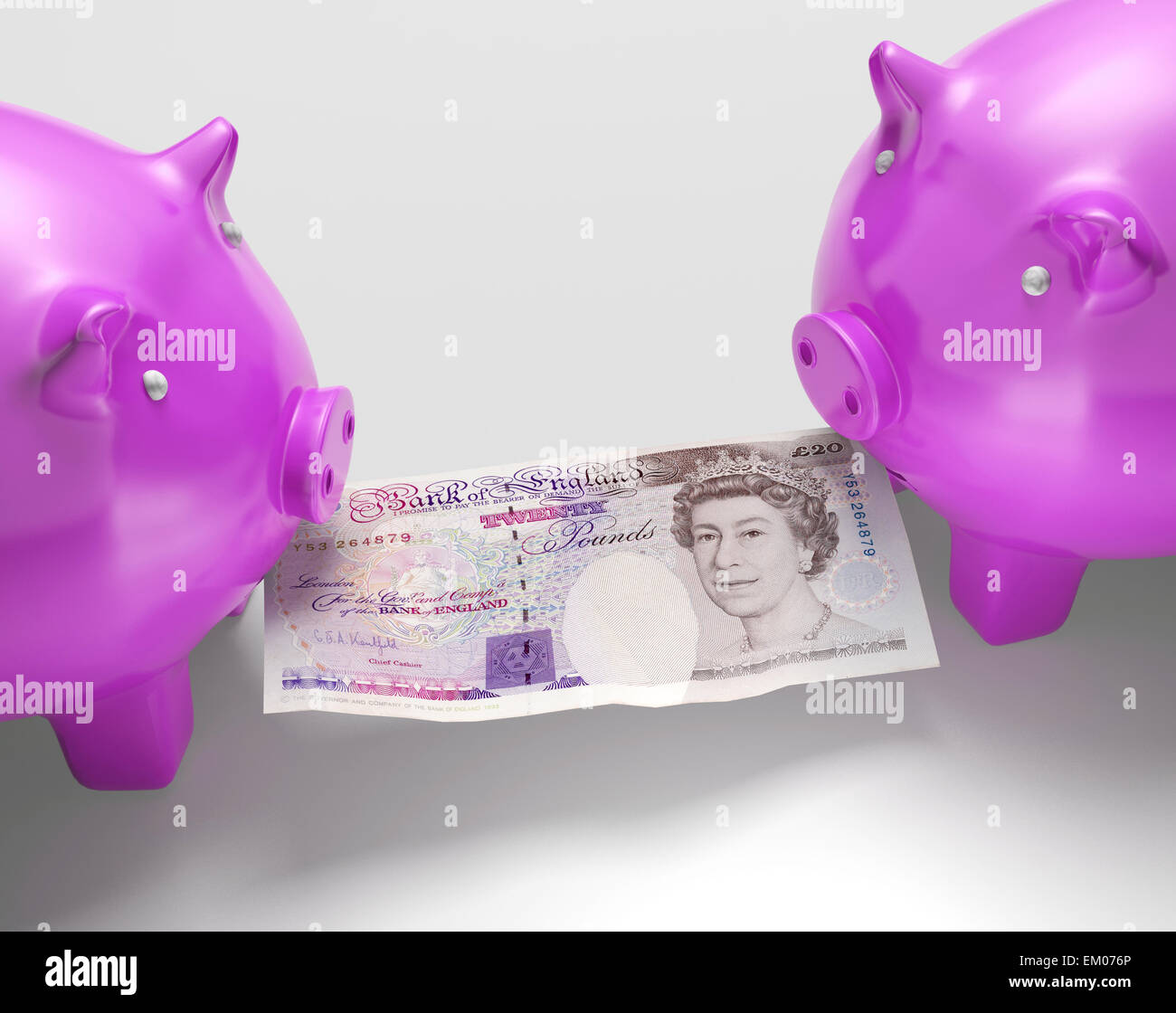 Piggybanks di lotta contro il denaro che mostra i risparmi Foto Stock