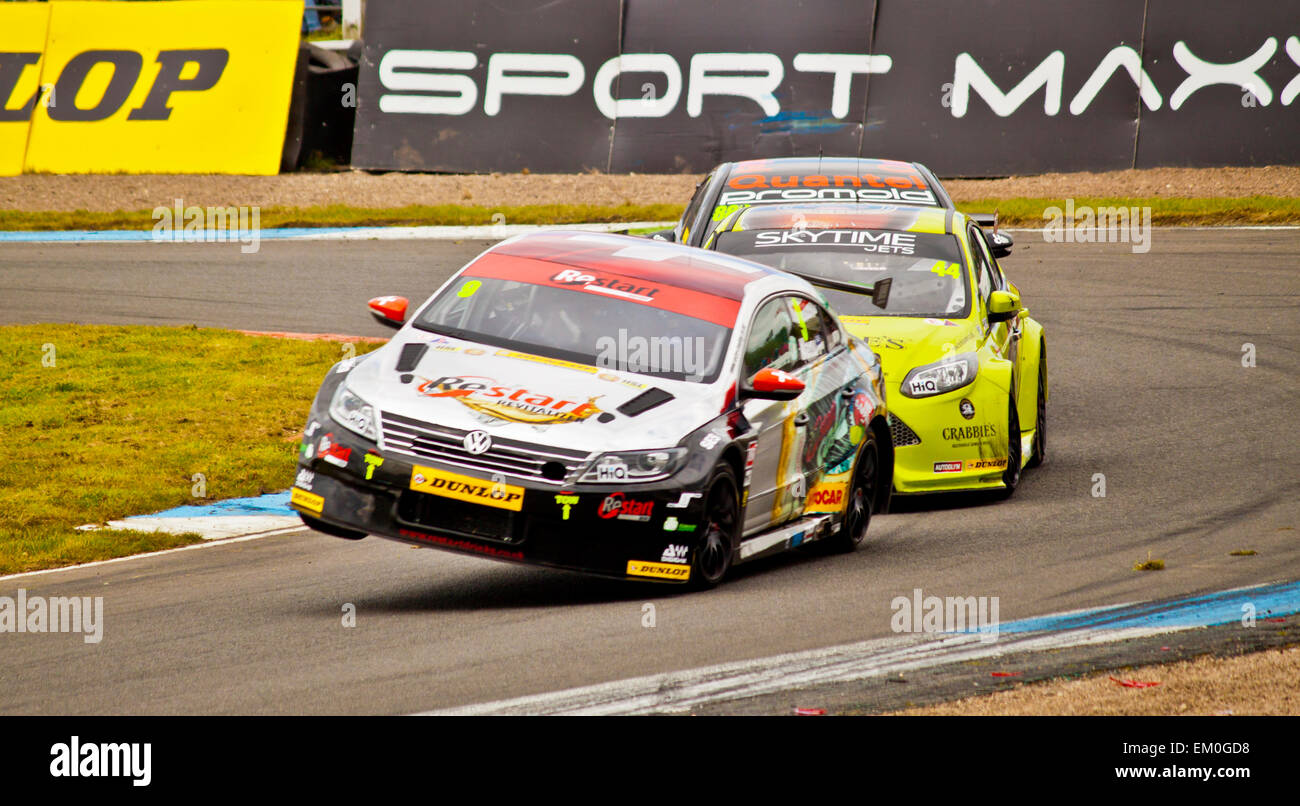 BTCC Knockhill 2014 Chrome Edition riavviare Racing essendo spinto da Crabbie's Racing Team Foto Stock