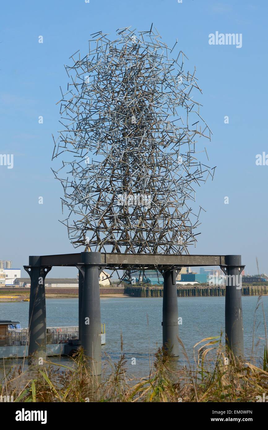 Scultura di metallo sulle rive del fiume Tamigi a Penisola di Greenwich, Docklands, Londra, Inghilterra Foto Stock