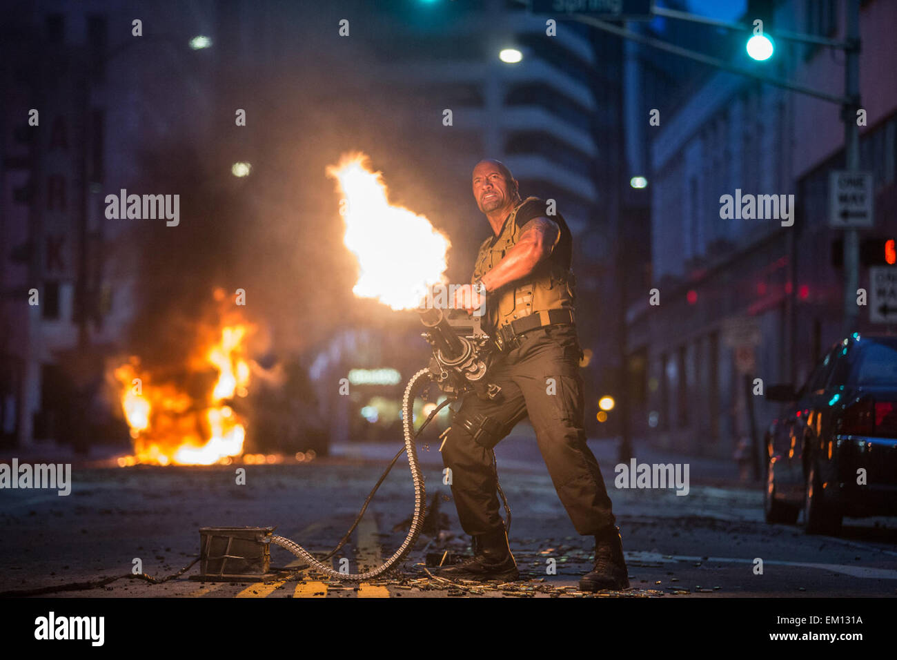 Furious 7 in alternativa nota come Fast & Furious 7)[7] è un 2015 American film d'azione diretto da James Wan e scritto da Chris Morgan. È il settimo episodio in The Fast and the Furious franchise. Questa fotografia è per il solo uso editoriale ed è il copyright del film company e/o il fotografo assegnato dal film o società di produzione e può essere riprodotto solo da pubblicazioni in congiunzione con la promozione del film di cui sopra. Un credito per il film company è richiesto. Il fotografo deve anche essere accreditato quando noto. Foto Stock