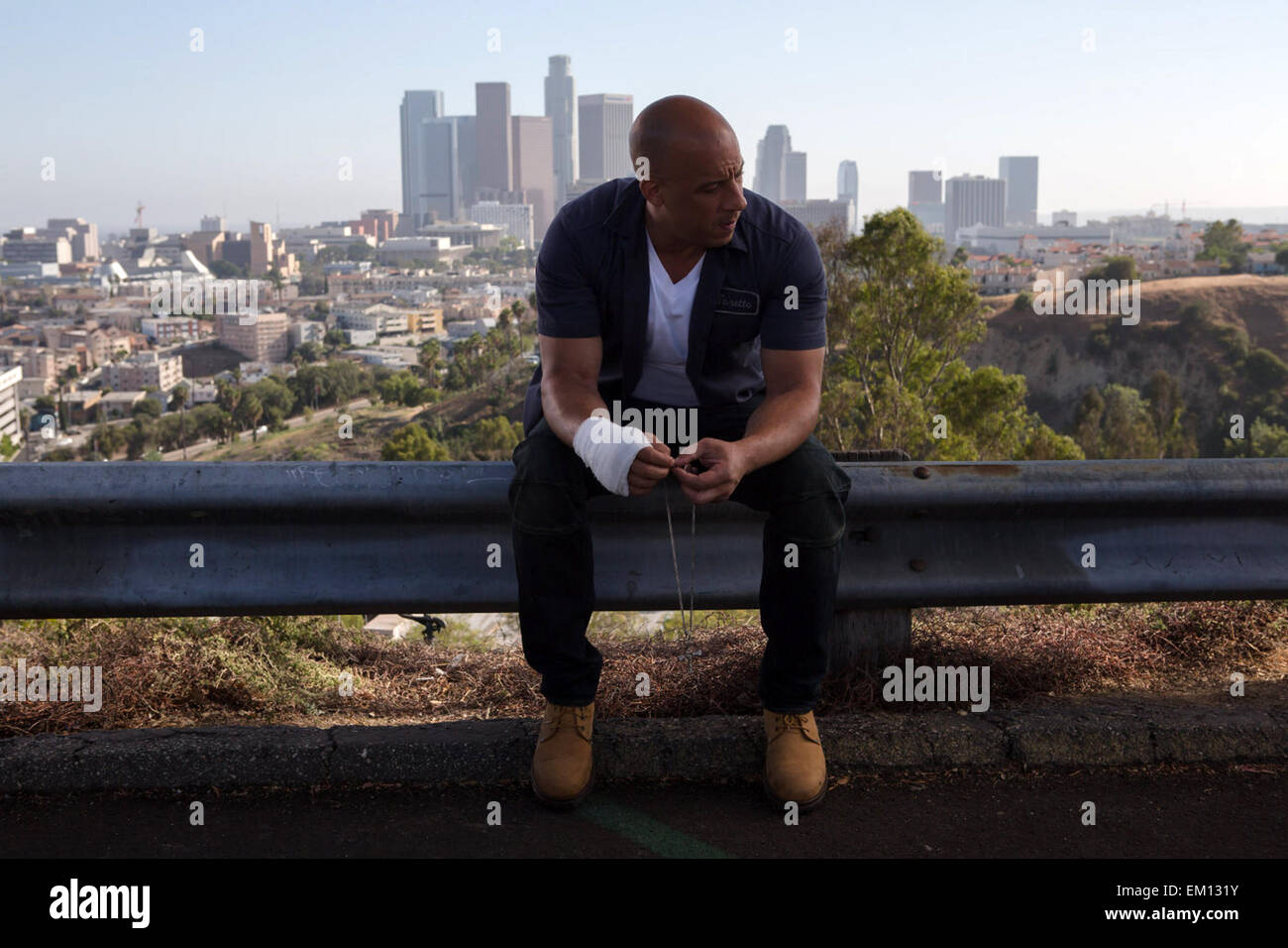 Furious 7 in alternativa nota come Fast & Furious 7)[7] è un 2015 American film d'azione diretto da James Wan e scritto da Chris Morgan. È il settimo episodio in The Fast and the Furious franchise. Questa fotografia è per il solo uso editoriale ed è il copyright del film company e/o il fotografo assegnato dal film o società di produzione e può essere riprodotto solo da pubblicazioni in congiunzione con la promozione del film di cui sopra. Un credito per il film company è richiesto. Il fotografo deve anche essere accreditato quando noto. Foto Stock